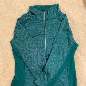 Fitted Active Wear Long Sleeve Shirt.